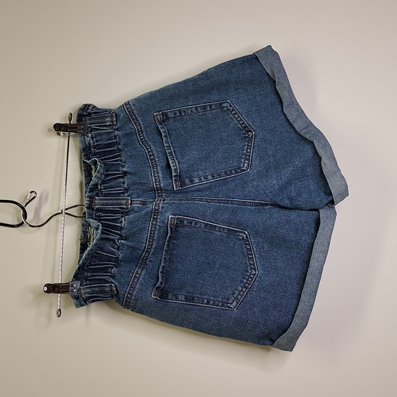 Forever 21  Size medium paper bag waste shorts  E57 - Picture 3 of 6